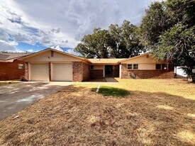 5212 44th St in Lubbock, TX - Building Photo