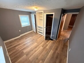 221 W Way St in Barberton, OH - Building Photo - Building Photo