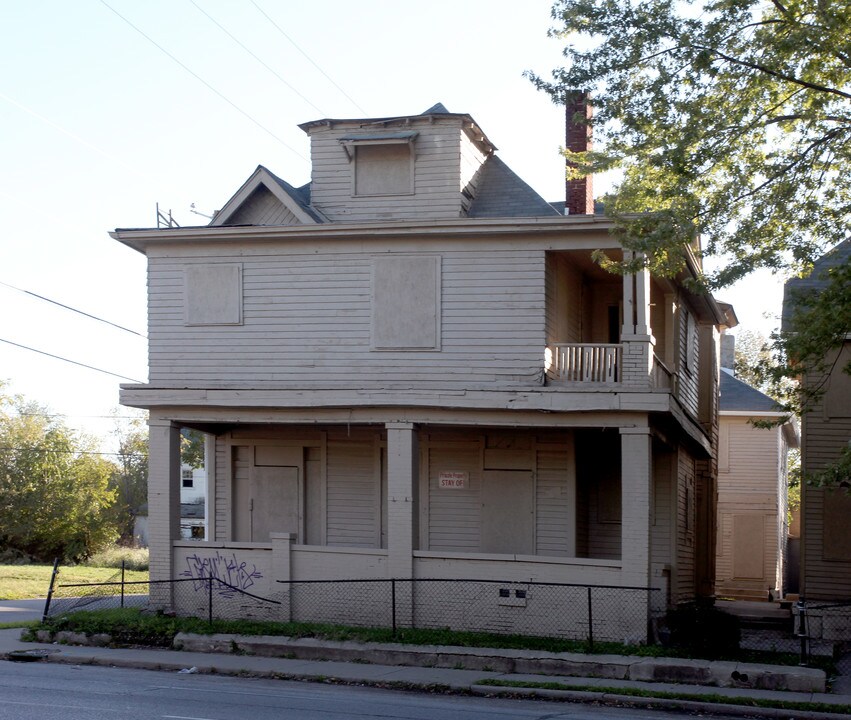 715 E 17th St in Indianapolis, IN - Foto de edificio