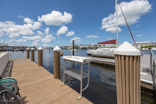 800 River Point Dr in Naples, FL - Building Photo - Building Photo