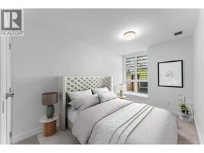 2060 Curling Rd in North Vancouver, BC - Building Photo - Building Photo