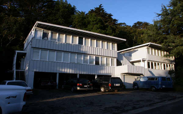 311-321 Valley St in Sausalito, CA - Building Photo