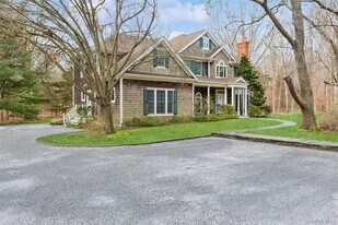 110 Greenleaf Ln in Sagaponack, NY - Building Photo