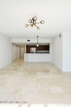14951 Royal Oaks Ln in North Miami Beach, FL - Building Photo - Building Photo