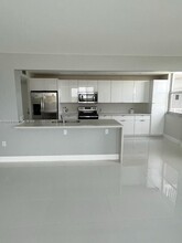 4200 Hillcrest Dr in Hollywood, FL - Foto de edificio - Building Photo