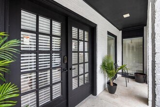 7902 Richmond Ave. in Houston, TX - Building Photo - Building Photo