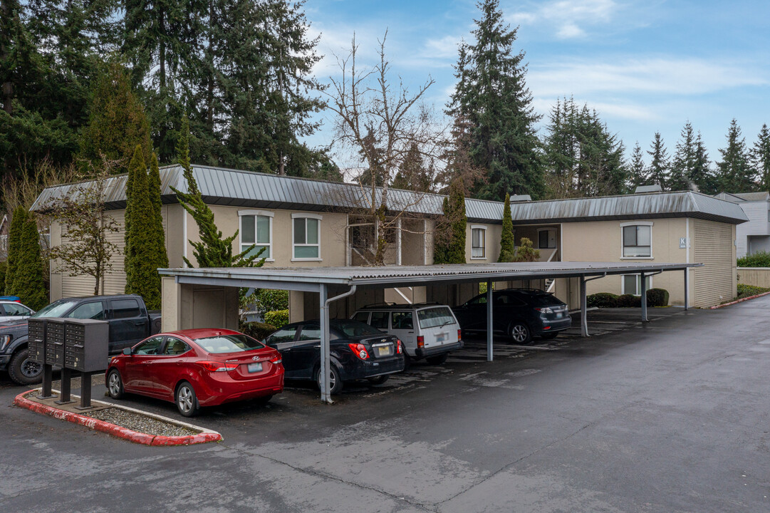 Towne Square Condominiums in Bellevue, WA - Building Photo