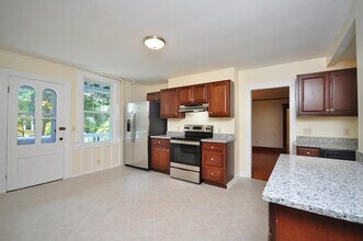 188 Lovely St, Unit # 1 First Floor in Unionville, CT - Building Photo - Building Photo