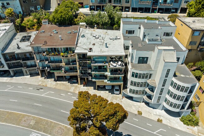 146 Portola Dr in San Francisco, CA - Foto de edificio - Building Photo