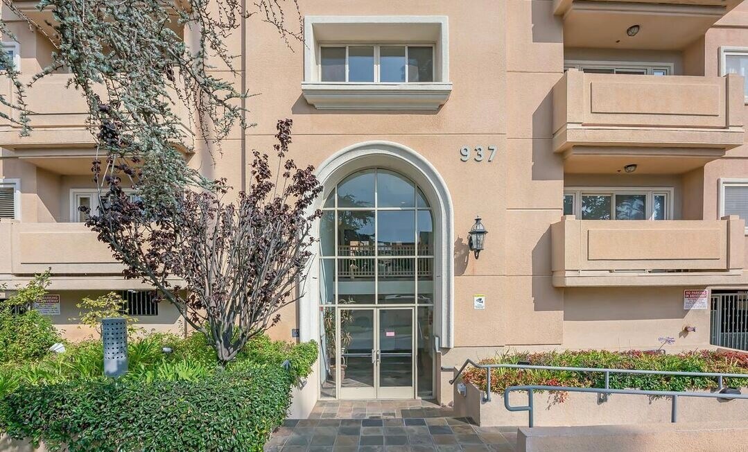 937 12th St, Unit 307 in Santa Monica, CA - Building Photo