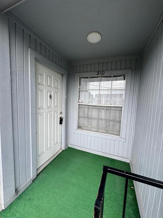 6500 Sands Point Dr in Houston, TX - Building Photo