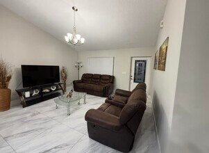 1082 SW Bellevue Ave in Port St. Lucie, FL - Building Photo - Building Photo