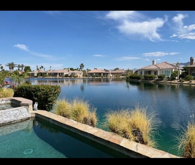 111 Shoreline in Rancho Mirage, CA - Building Photo - Building Photo