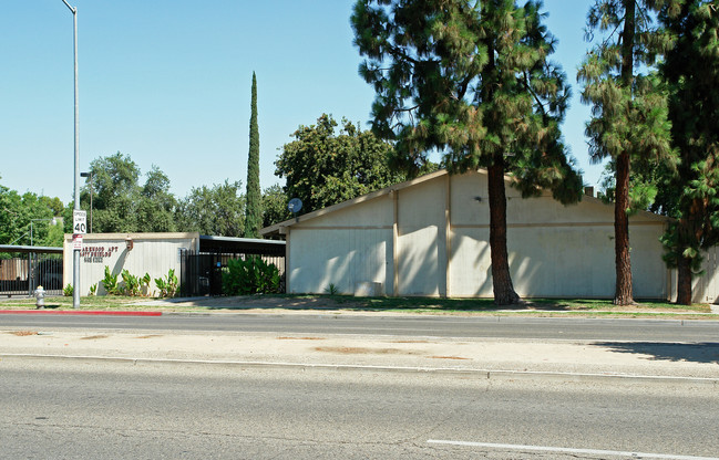 4679 E Shields Ave in Fresno, CA - Building Photo - Building Photo