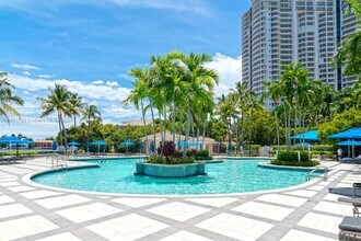 21050 NE 38th Ave, Unit 305 in Aventura, FL - Building Photo - Building Photo