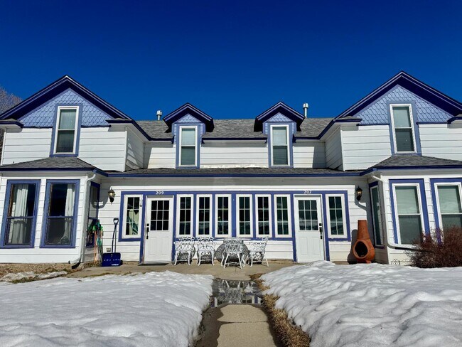 207 Grand Ave in Hot Sulphur Springs, CO - Building Photo - Building Photo