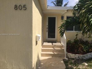 805 NE 138th St in North Miami, FL - Building Photo - Building Photo