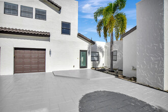 237 NW 7th St in Boca Raton, FL - Building Photo - Building Photo