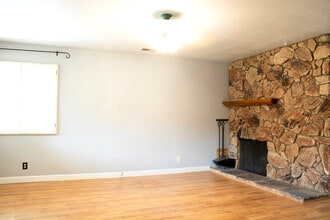 651 Hill St in Los Alamos, CA - Building Photo - Building Photo