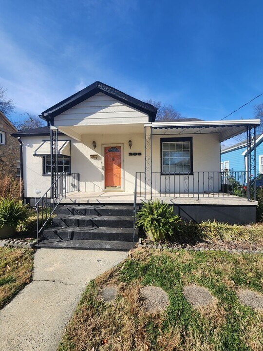 205 N Graham St in Chapel Hill, NC - Building Photo