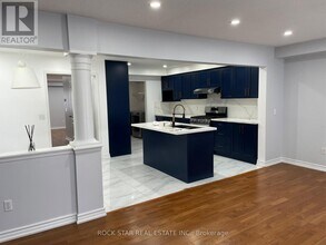 3351 Southwick St in Mississauga, ON - Building Photo - Building Photo