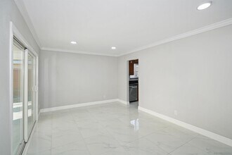 7684 Meadowbrook Ct in San Diego, CA - Building Photo - Building Photo