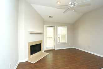 The Resort At Lake Crossing in Lexington, KY - Building Photo - Interior Photo