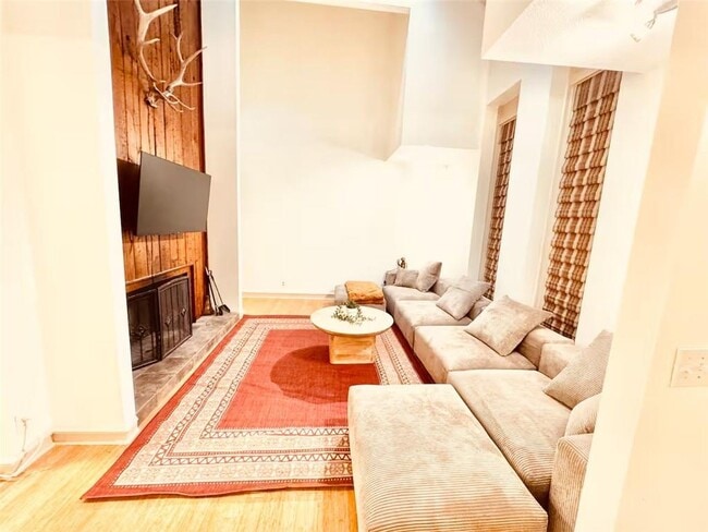 property at 175 River Ct Pkwy