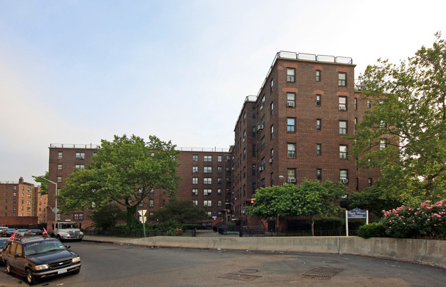 East River in New York, NY - Building Photo - Building Photo