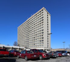 Wyandotte Towers in Kansas City, KS - Building Photo