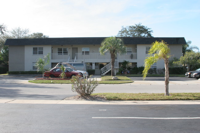 410 S Nimbus Ave in Clearwater, FL - Foto de edificio - Building Photo