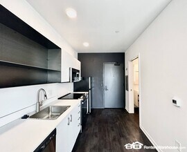 329 SE 5th St in West Des Moines, IA - Building Photo - Building Photo
