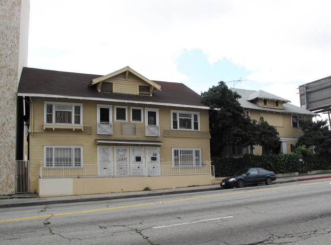 1312 W 8th St in Los Angeles, CA - Foto de edificio - Building Photo