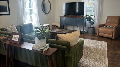 211 Laurel Ave SW in Atlanta, GA - Building Photo - Building Photo