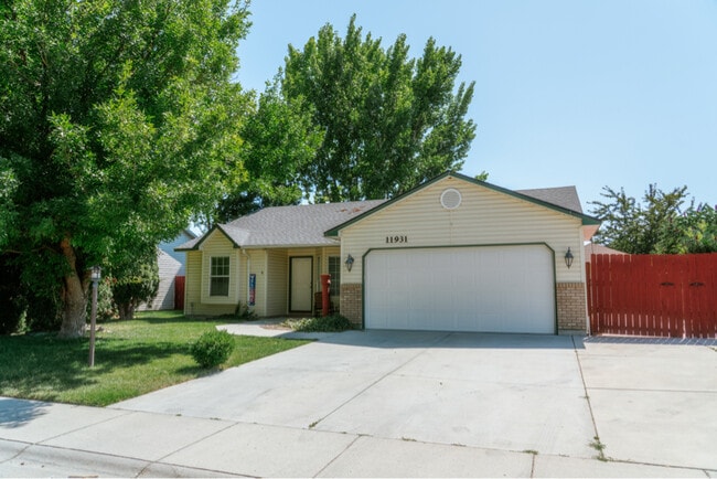 property at 11931 W Blueberry Ave