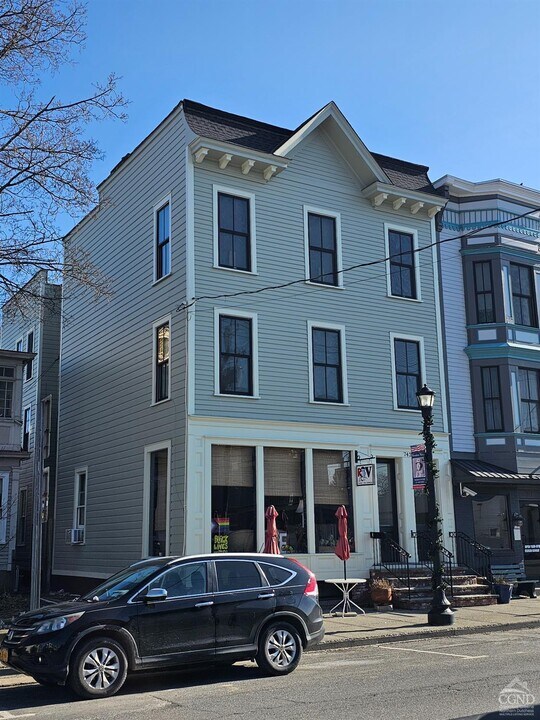 742 Warren St in Hudson, NY - Building Photo
