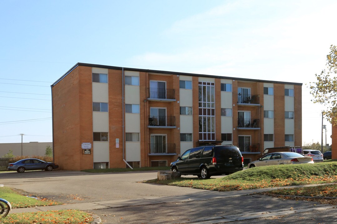 27 Balfour Cres in Kitchener, ON - Building Photo