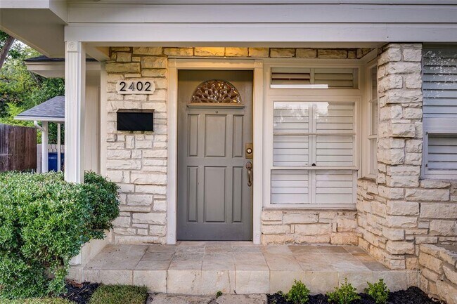 2402 Westover Rd in Austin, TX - Building Photo - Building Photo