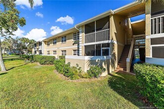 1537 SE Royal Green Cir in Port St. Lucie, FL - Building Photo - Building Photo
