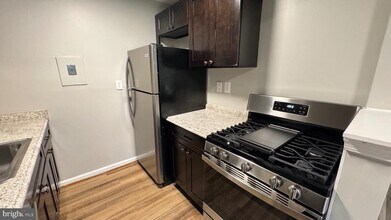 7097 Spring Garden Dr in Springfield, VA - Building Photo - Building Photo