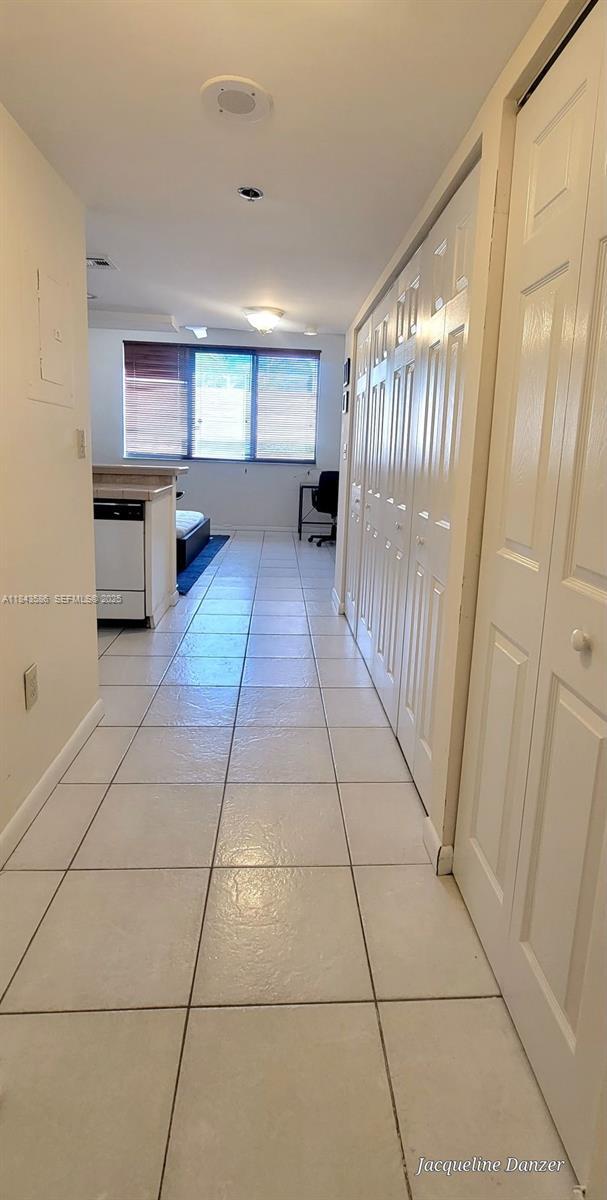 540 Brickell Key Dr, Unit 307 in Miami, FL - Foto de edificio - Building Photo