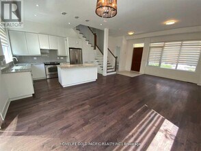60-TH60 Forest Manor Rd in Toronto, ON - Building Photo - Building Photo