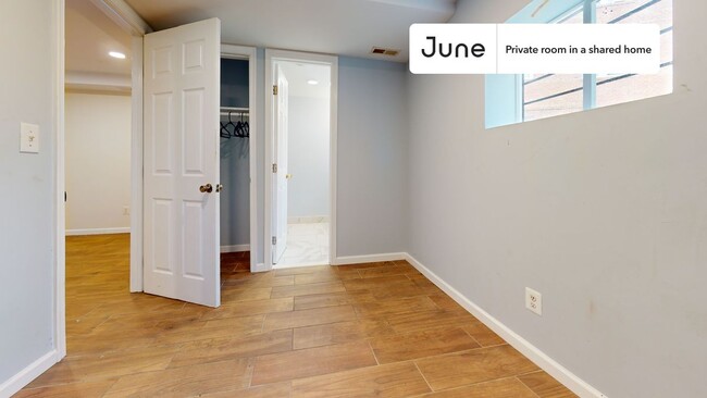 Private bedroom in 7 bed/6 bath Home in Washington, DC - Building Photo - Building Photo