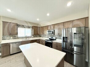 8222 S 44th Gln in Phoenix, AZ - Building Photo - Building Photo