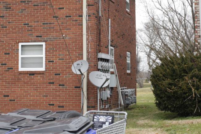 10401 Torrington Rd in Louisville, KY - Foto de edificio - Building Photo