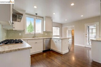 2 Morrill Ct in Oakland, CA - Building Photo - Building Photo
