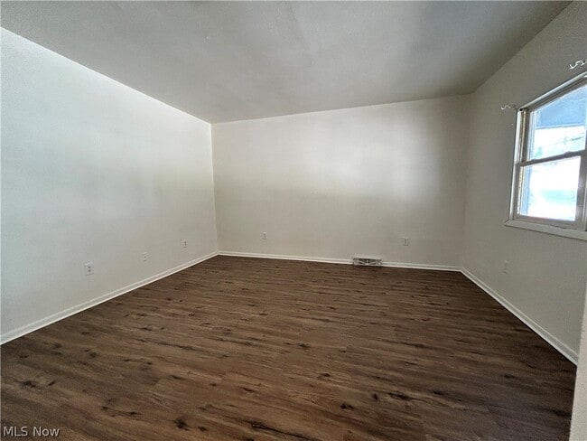 642 Cove Rd in Weirton, WV - Building Photo - Building Photo