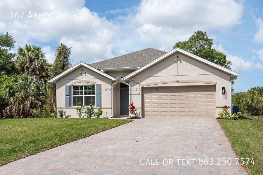 367 Arbor St in Port Charlotte, FL - Foto de edificio