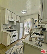 533 W 75th St in Los Angeles, CA - Building Photo - Building Photo