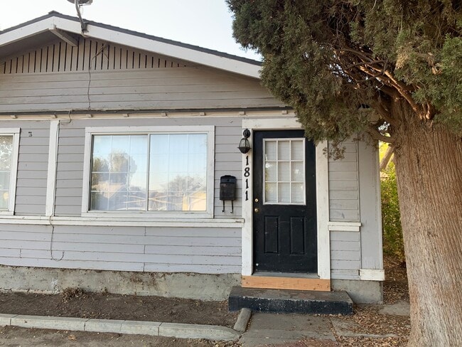 1809-1811 Buena Vista St in Bakersfield, CA - Building Photo - Building Photo